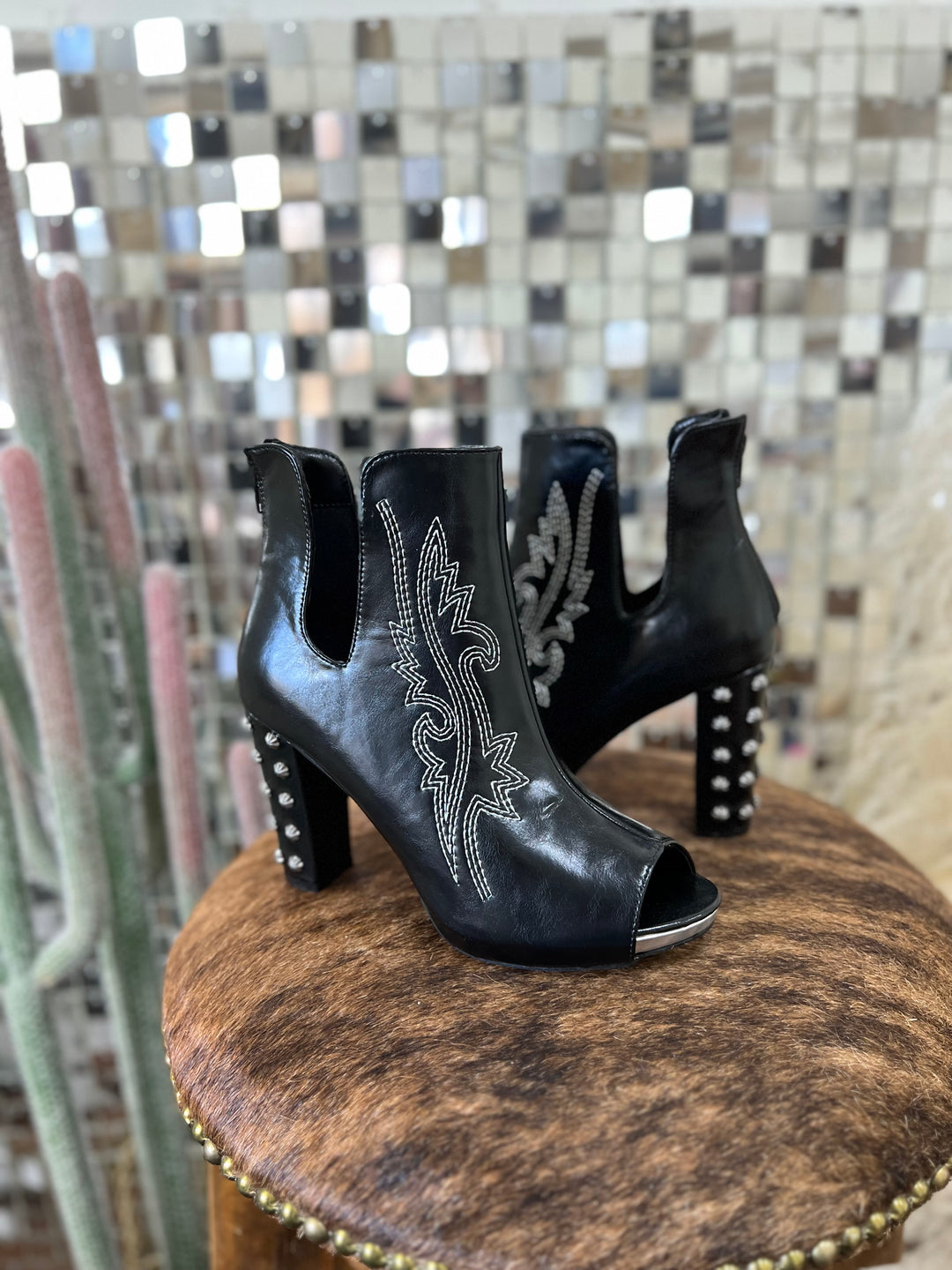 Stitch Pumps-Tuxedo