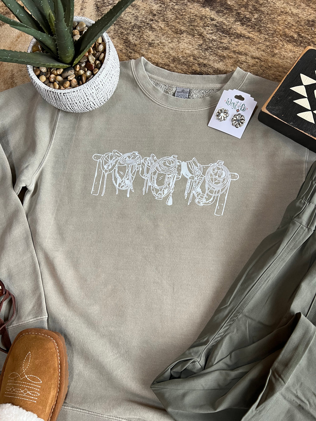 3 Amigos Saddle Crewneck-Cement