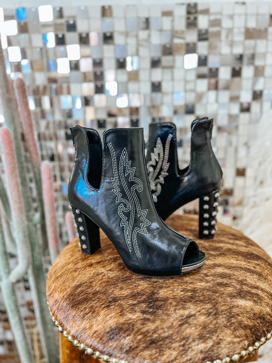 Stitch Pumps-Tuxedo