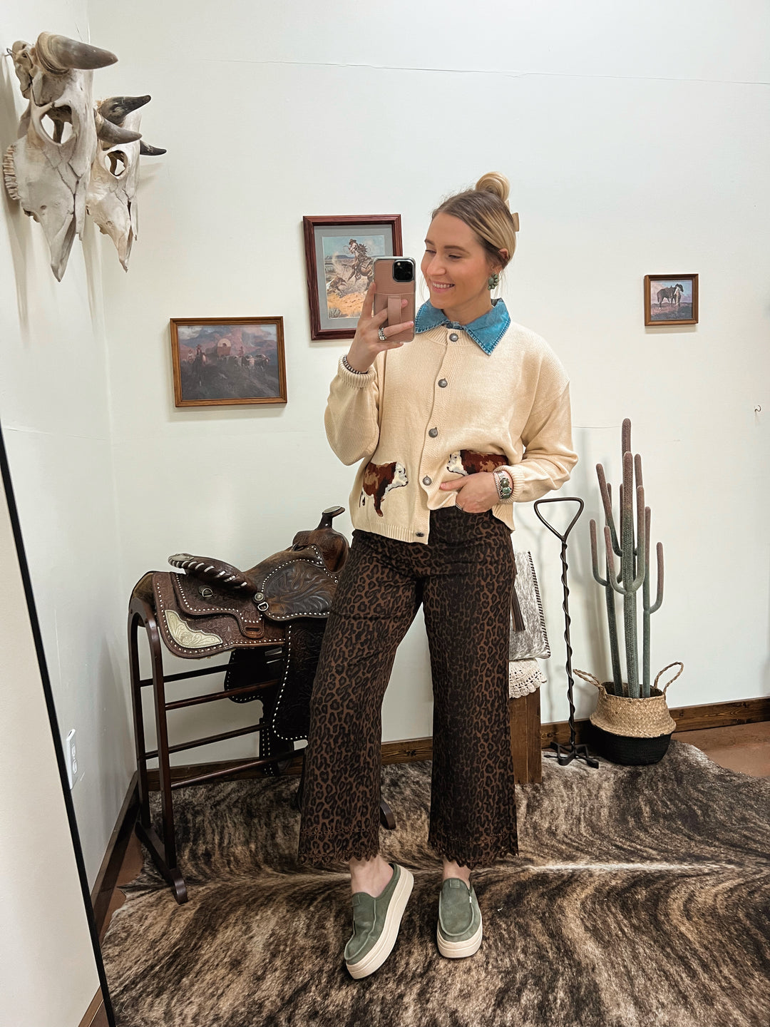 Leopard Eyelet Jeans{LARGE ONLY}