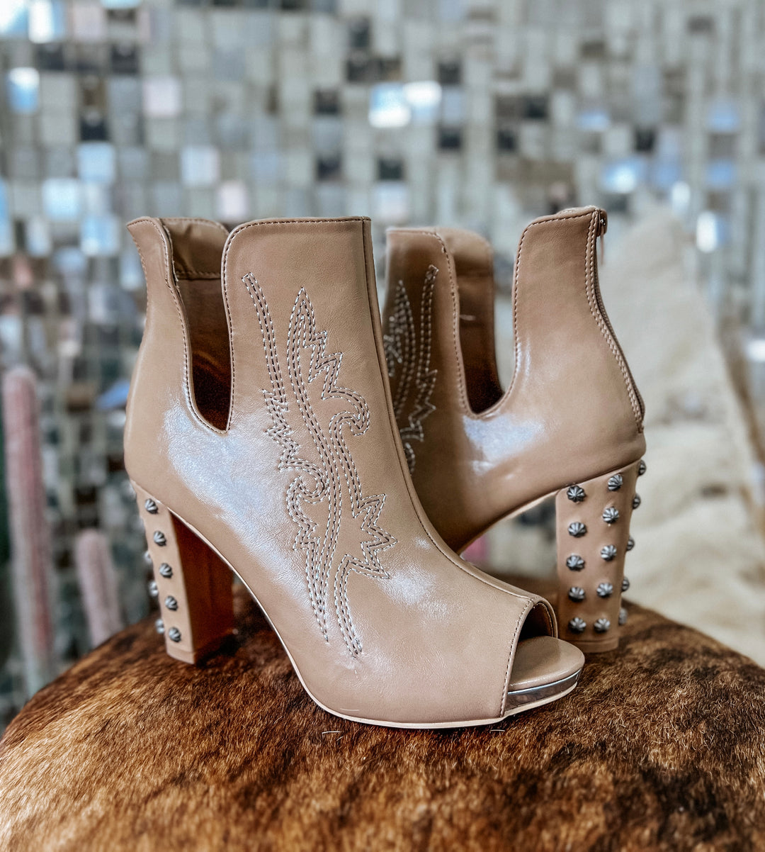 Stitch Pumps-Sand