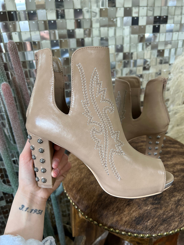 Stitch Pumps-Sand