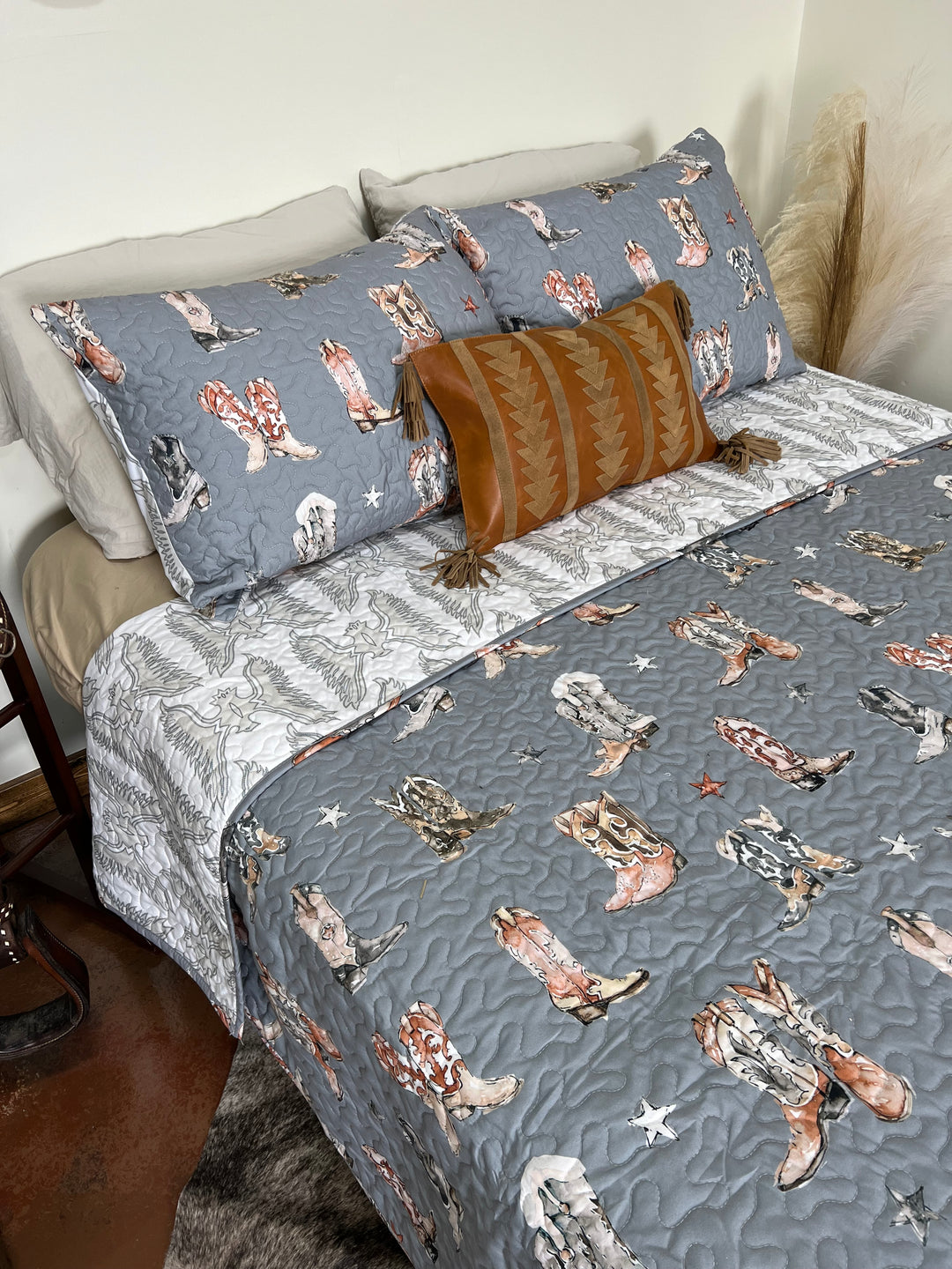 Thunderbird Boots Charcoal Quilt Set