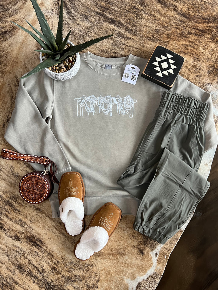 3 Amigos Saddle Crewneck-Cement