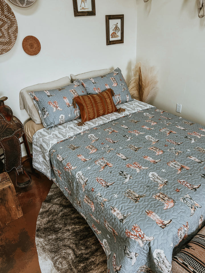 Thunderbird Boots Charcoal Quilt Set