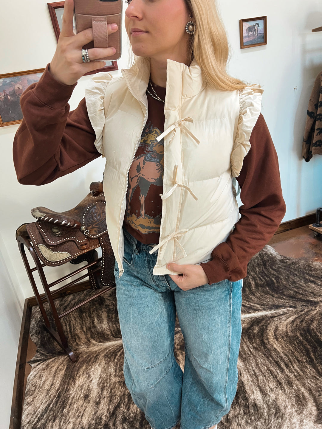 Cream Puffer Bow Vest{SMALL ONLY}