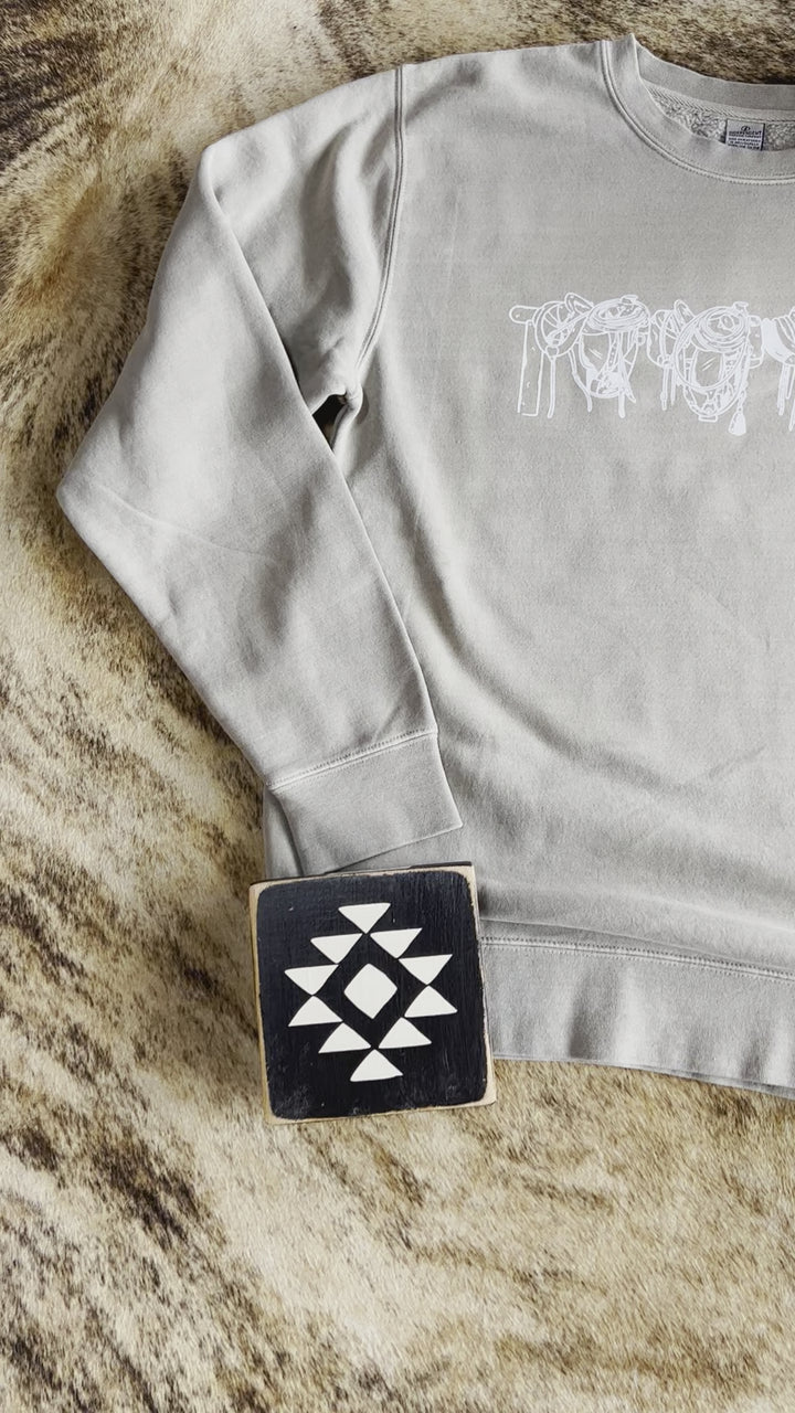 3 Amigos Saddle Crewneck-Cement